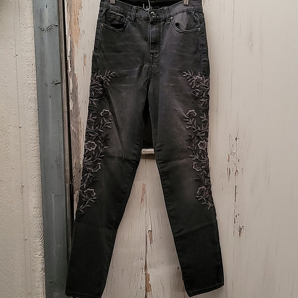 DG2 by Diane Gilman Jeans | Black Floral Embroidered Leg Dg2 Skinny Jeans 4t | Poshmark